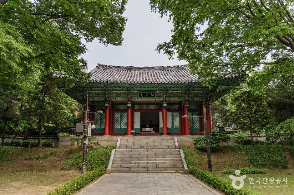 사육신공원 — 한강 굽어보는 충절 묘역